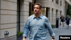 L'ancien avocat personnel du président américain Donald Trump, Michael Cohen, quitte son hôtel à New York, aux États-Unis, le 2 juillet 2018. REUTERS / Brendan McDermid / 