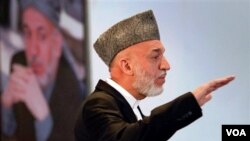 Presiden Karzai mengeluarkan perintah penghentian kegiatan 52 perusahaan keamanan swasta di Afghanistan hari Minggu.