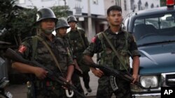 KIA စစ်သားများ လုံခြုံရေးယူနေစဉ် 