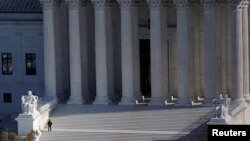 Gedung Mahkamah Agung di Washington, 15 Desember 2016. 