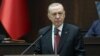 Presiden Turki Recep Tayyip Erdogan berbicara di depan anggota parlemen Turki di Ankara (foto: dok). 