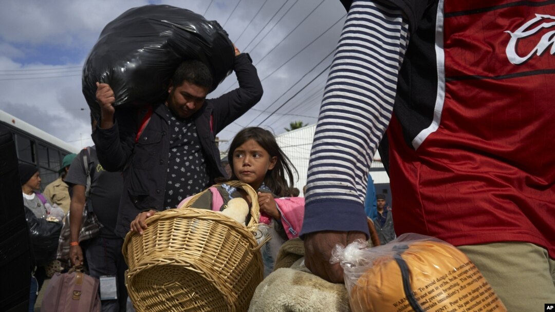 Algunos migrantes hallaron trabajo cerca del complejo y no habían decidido si se mudarían a un lugar desconocido. 