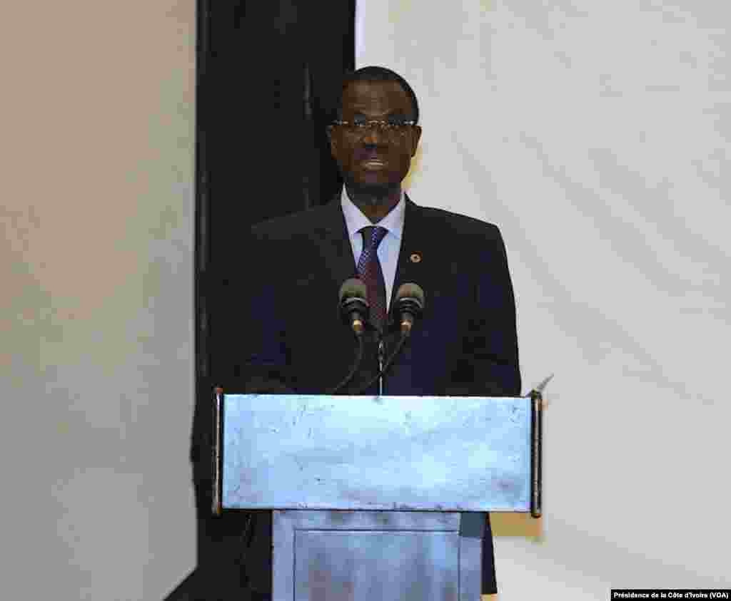Kadré Désiré Ouédraogo, président de la commision de la CEDEAO, prononce un discours lors du Sommet extraordinaire sur la maladie à virus Ebola et la situation au Burkina Faso, jeudi 06 novembre 2014, à Accra (Ghana).