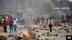 En images : incidents près de Nairobi dans l'attente des résultats 