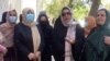 Aksi protes sekelompok perempuan di Kabul, Afghanistan, 16 September 2021 dalam tangkapan layar yang diperoleh dari video media sosial. (ZAKIA KAWYAN/via REUTERS)