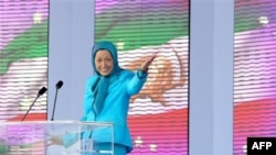 مریم رجوی، از رهبران ارشد گروه مجاهدین خلق ایران در فرانسه به سر می برد