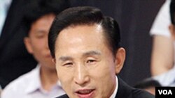 Presiden Korea Selatan Lee Myung-bak mengumumkan posisi barunya setelah menerima laporan Kementerian Luar Negeri mengenai prospek tahun yang baru.