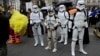'Star Wars: The Last Jedi' Holds Off 'Jumanji' on New Year's Weekend