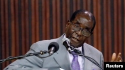 Le président du Zimbabwe Robert Mugabe prononce un discours à Harare, le 9 septembre 2016.