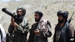 طالبان در یک اعلاميه ادعا کرده اند که ولسوالی خان آباد را تصرف کرده اند.