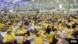 Kelompok Kaos Kuning saat menduduki bandara Suwarnabhumi Bangkok (25 November 2008).