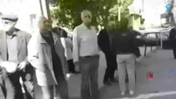 پخش ترانه «یار دبستانی من» در تجمع بازنشستگان کرمانشاه مقابل صندوق بازنشستگی کشوری