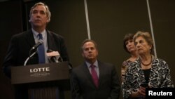 Tawagar Majalisar Dattijan Amurka a Myanmar, shugaban tawagar Sanata Jeff Merkley shi ya yiwa 'yan jarida jawabi