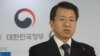 백태현 한국 통일부 대변인이 지난 14일 서울 세종로 정부서울청사에서 국제기구를 통해 800만 달러 대북인도지원 검토한다는 내용을 발표하고 있다.