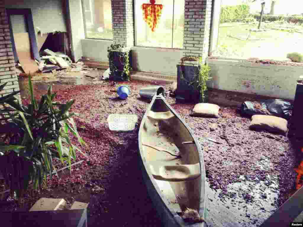 A canoe sits in the lobby of an apartment building in the aftermath of Hurricane Sandy in Sheepshead Bay, Brooklyn, New York, October 30, 2012.