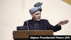 Président Ashraf Ghani parlant au cours d'une réunion conjointe de l'Assemblée nationale à Kaboul , en Afghanistan , le 25 Avril ,2016.