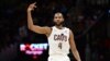 Evan Mobley (4) des Cleveland Cavaliers célèbre après avoir marqué contre les Dallas Mavericks, USA 2 février 2025.