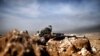 Mossoul: les civils fuient par centaines combats et pénuries