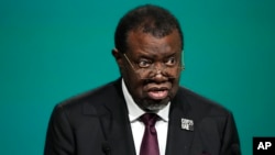 Rais wa Namibia Hage Geingob akizungumza wakati wa kikao cha mawasilisho katika Mkutano wa Hali ya Hewa wa Umoja wa Mataifa wa COP28, Ijumaa, Desemba 1, 2023, huko Dubai, Falme za Kiarabu. (Picha ya AP/Peter Dejong).