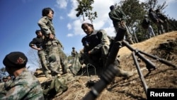 Tentara pemberontak Kachin siaga di Mai Ja Yang, negara bagian Kachin (foto: dok).