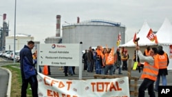 Strikers from the Donges' Total refinery and the nearby oil depot set up a blockade at the entrance of the refinery to protest against the French government pension reform in Saint-Nazaire, western France, 15 Oct. 2010