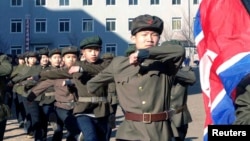 지난해 3월 북한에서 청년 백수십만 명이 군입대를 위해 자원했다고, 북한 관영 '조선중앙통신'이 보도했다. (자료사진)