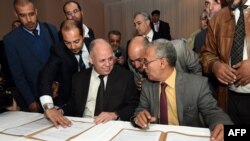 لیبیا کے سیاسی فریقین نے تیونس میں اتوار کو امن تجاویز پر دستخط کیے۔