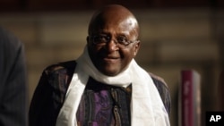 Uskup Agung Afrika Selatan, Desmond Tutu menyerukan pengadilan atas mantan Presiden AS George Bush dan mantan PM Inggris Tony Blair atas serangan ke Irak (foto: dok). 