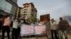 Warga India meneriakkan slogan-slogan dalam aksi protes terhadap China di Ahmedabad, India, Selasa, 16 Juni 2020.

