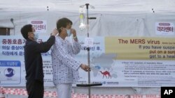 A patient dons a mask to protect against MERS, Middle East Respiratory Syndrome, at Seoul National University Hospital in South Korea, June 1, 2015. 
