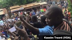 Manifestations à Bamako, Mali, le 17 août 2016. Kassim Traoré/VOA