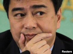 FILE - Former Thai PM Abhisit Vejjajiva attends a news conference at the Japan National Press Club in Tokyo, March 2, 2012.