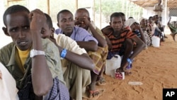 Des réfugiés nouvellement arrivés dans le camp de Dadaab, près de la frontière entre la Somalie et le Kenya, le 23 juillet 2011.