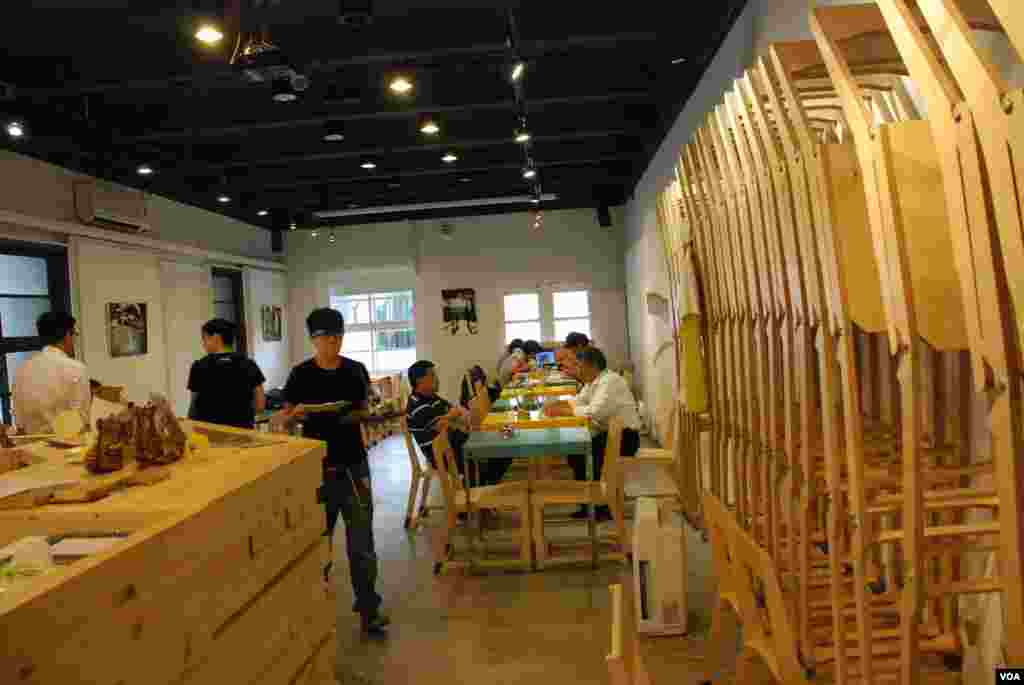 Tim Wong’s café also functions as a design studio in Taipei, Taiwan. (Iris Tong/VOA) 