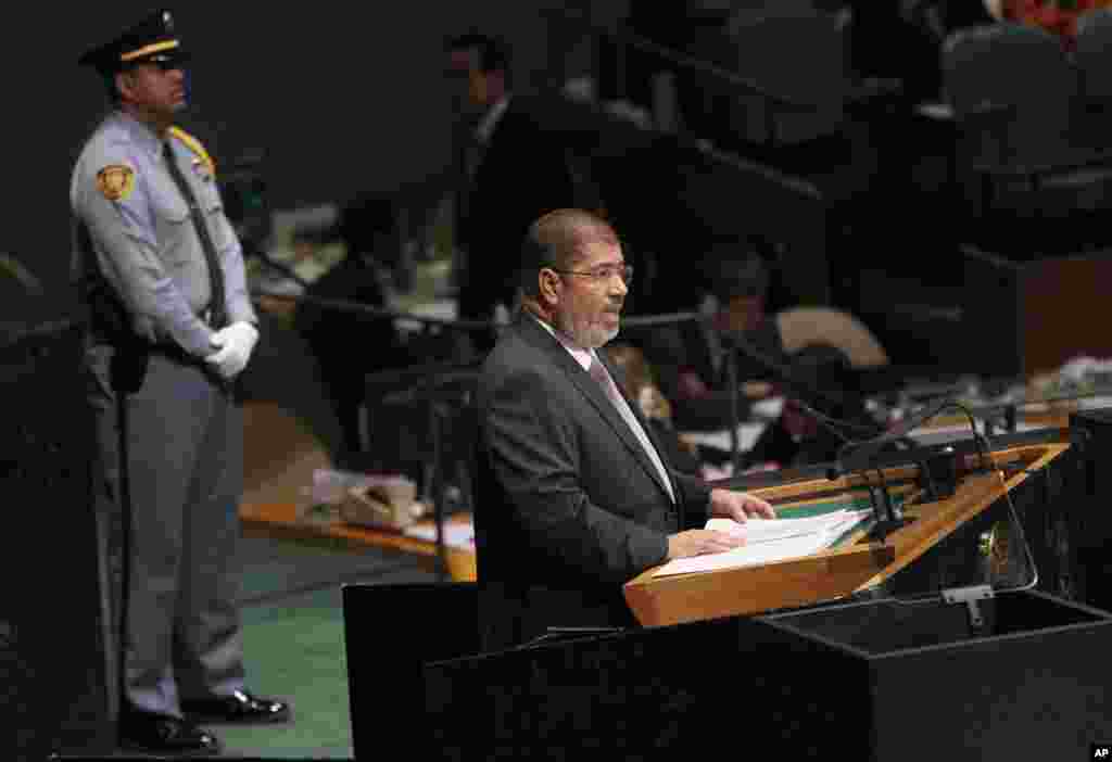 Egyptian President Mohamed Morsi addresses the 67th session of the United Nations General Assembly, New York, September 26, 2012.