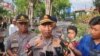 Waka Polda Sulteng Brigjend Nurwindiyanto memberikan keterangan pers seusai memimpin pelaksanaan apel pasukan Operasi Lilin Tinombala 2019 di Mapolda Sulteng, 18 Desember 2019. (Foto: VOA/Yoanes Litha)