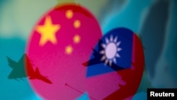 Chinese and Taiwanese national flags