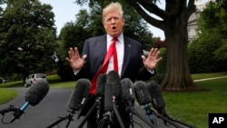 Presiden Donald Trump memberikan keterangan kepada media di halaman selatan Gedung Putih, Washington D.C, 23 Mei 2018. 