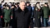 Presiden Rusia Vladimir Putin menghadiri upacara peletakan karangan bunga di Makam Prajurit Tak Dikenal di Moskow, Rusia, 23 Februari 2023. (Foto: via Reuters)