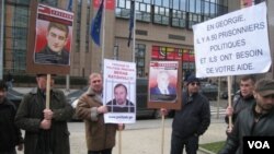პოლიტიკური პატიმრებისა და პოლიტიკური დევნილების 208 კაციანი სია დიდ აზრთა სხვადასხვაობას იწვევს