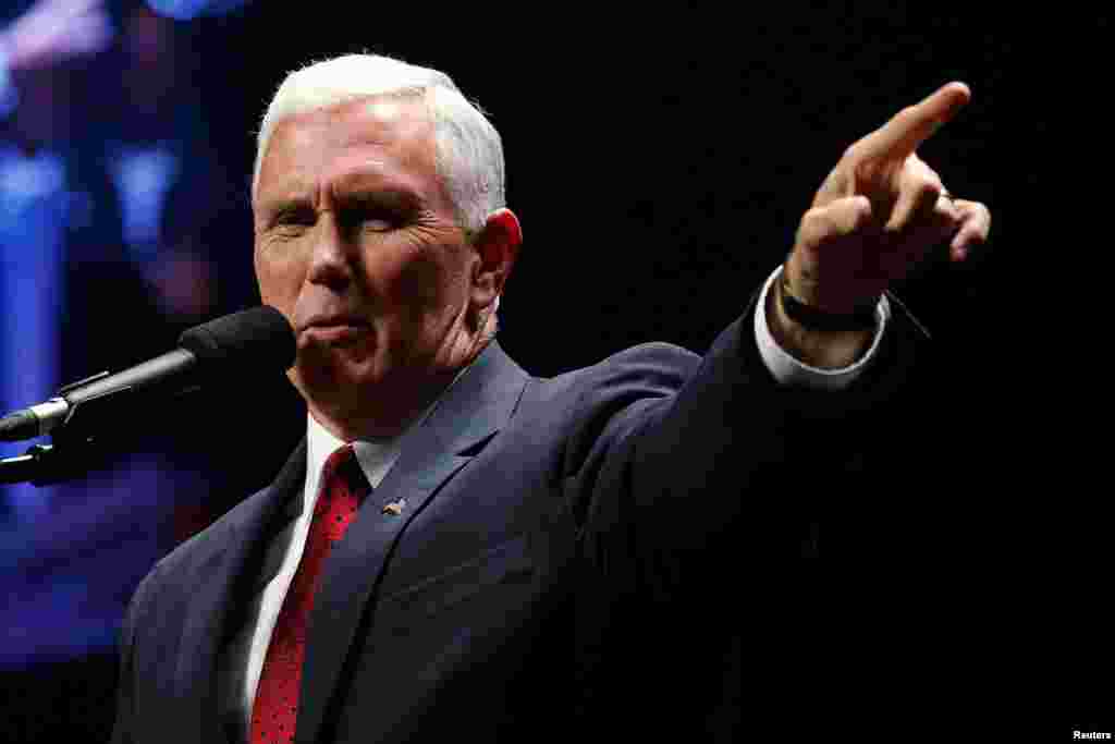Donald Trump memberikan wewenang kepada Wakil Presiden terpilih Mike Pence untuk memimpin tim transisi Gedung Putihnya. Gubernur Indiana Mike Pence memiliki ikatan kuat dengan para pemimpin Partai Republik di Kongres, dan merupakan penentang kuat aborsi. Pence telah mendorong Kongres untuk menghapus pendanaan bagi LSM kesehatan reproduksi perempuan, Planned Parenthood, dan menndatangani undang-undang negara bagian yang mewajibkan janin dikubur atau dikremasi setelah aborsi. (Reuters/Carlo Allegri)