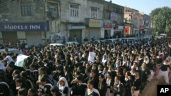 Para siswa di wilayah Jammu, India berunjuk rasa menuntut keadilan bagi korban perkosaan di New Delhi (20/12).