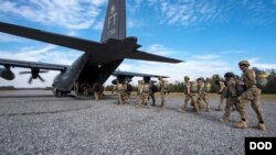 Pasukan Amerika di Afghanistan (foto: dok). Amerika akan menarik lebih banyak personil militer dari Afghanistan dan Irak awal tahun depan.
