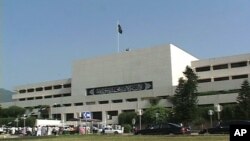 بیسویں ترمیم پر اختلافات دور کرنے کی کوششیں جاری