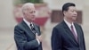 图为习近平去年8月18日在北京人民大会堂接待美国副总统拜登