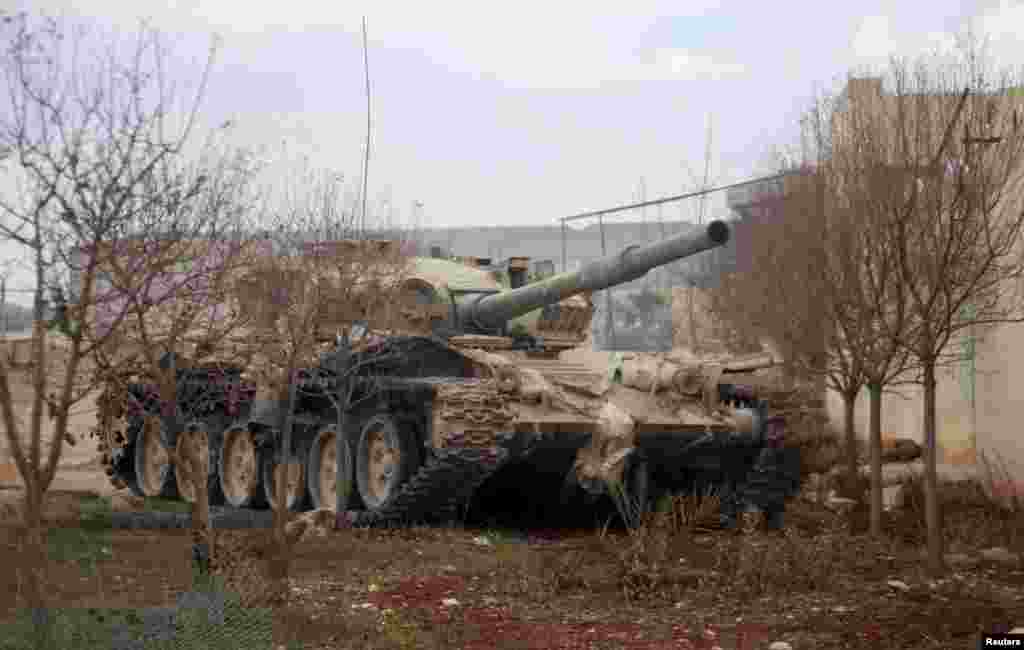 A Syrian Army soldier loyal to Syrian President Bashar al-Assad in a tank in Ard al-Hamra, Aleppo, Feb. 27, 2014. 