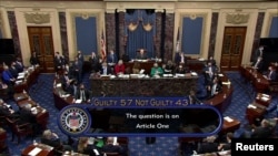 Senat AS memutuskan mantan presiden AS tidak bersalah atas serangan pendukung Trump pada 6 Januari lalu ke gedung Kongres, dalam pemungutan suara pada sidang pemakzulan hari kelima di Capitol, Washington, Sabtu, 13 Februari 2021. (Foto: Reuters)