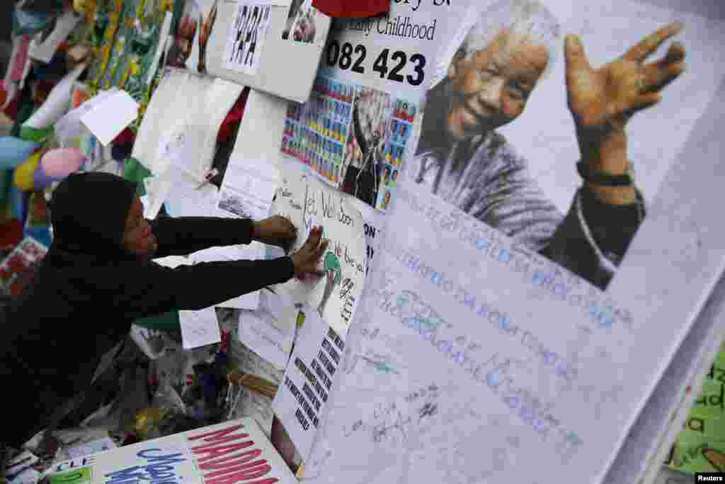 Well-wishers post messages outside the hospital where ailing former President Nelson Mandela is being treated in Pretoria, July 5, 2013. 