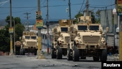Konvoi polisi Kenya yang ditugaskan ke Haiti sebagai bagian dari misi PBB tampak melakukan patroli di ibu kota Port-au-Prince (foto: dok). 