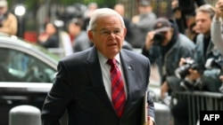 Seneta wa zamani wa Marekani Bob Menendez akifika kwenye Mahakama ya serikali kuu ya Manhattan, Mei 13, 2024. Picha ya AFP